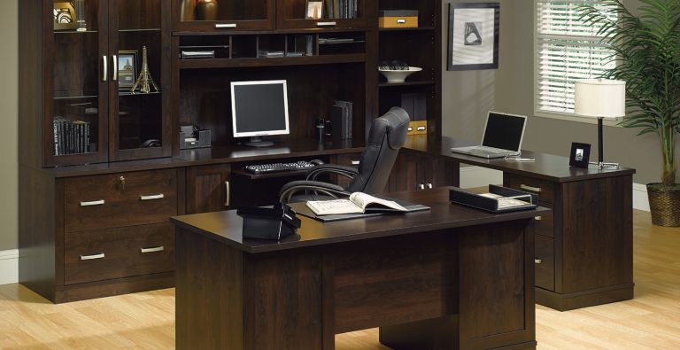 Glass Desks – Glossy and Transparent